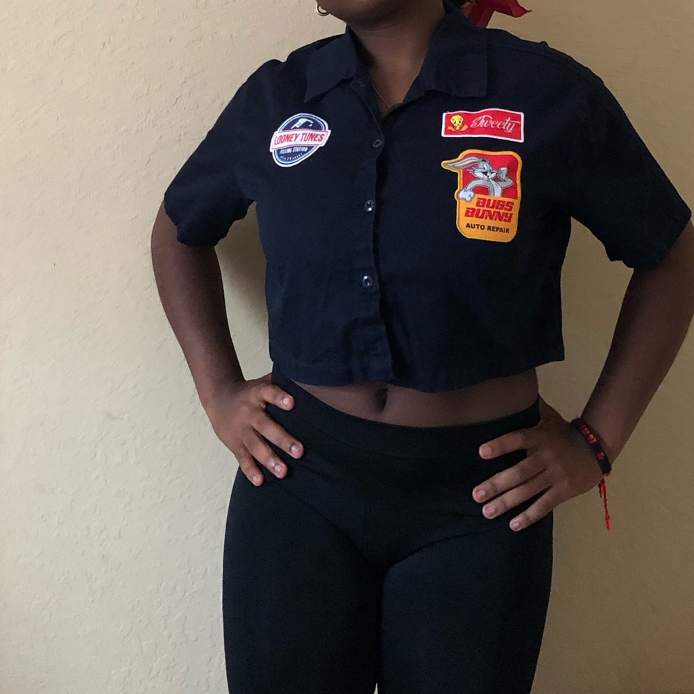 LOONEY TUNES BUTTON UP TSHIRT